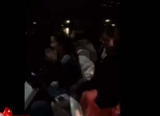 下雨吃瓜群众视频,围观群众捕捉夏日雨趣